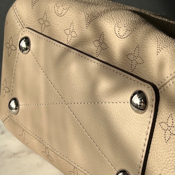 Louis Vuitton | Babylone Mahina BB - Picture 6 of 6